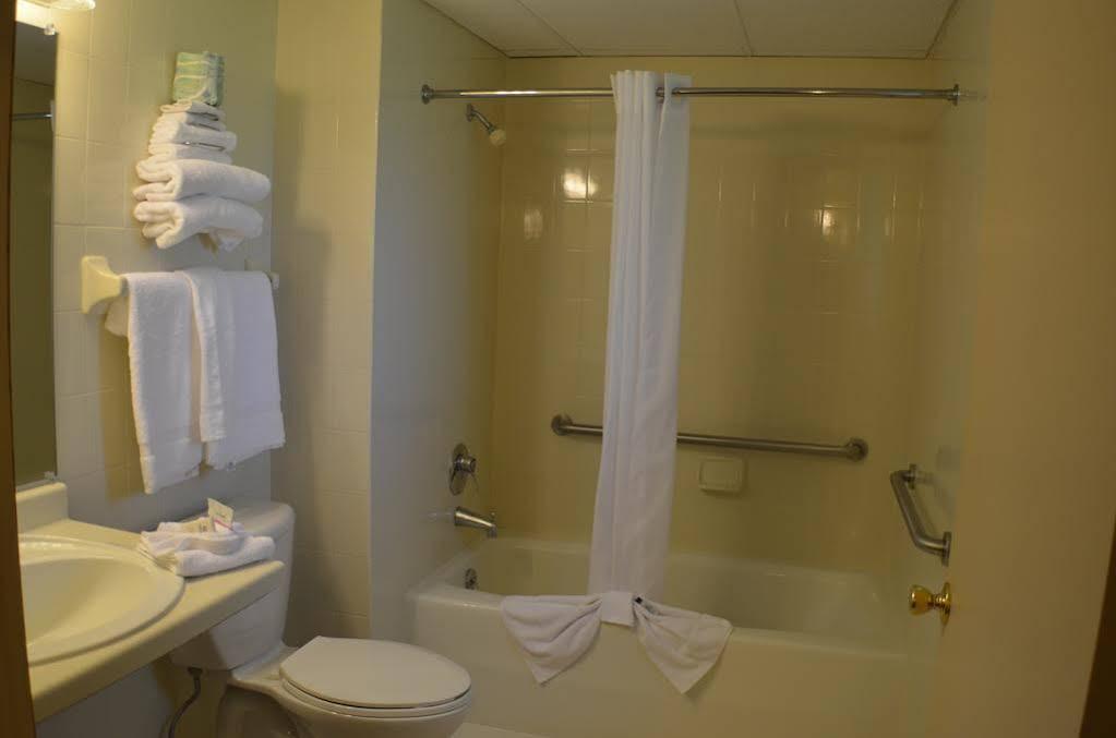 Amber'S Inn And Suites ウィスコンシン デルズ エクステリア 写真