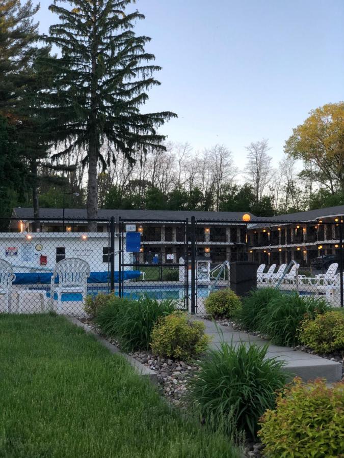 Amber'S Inn And Suites ウィスコンシン デルズ エクステリア 写真