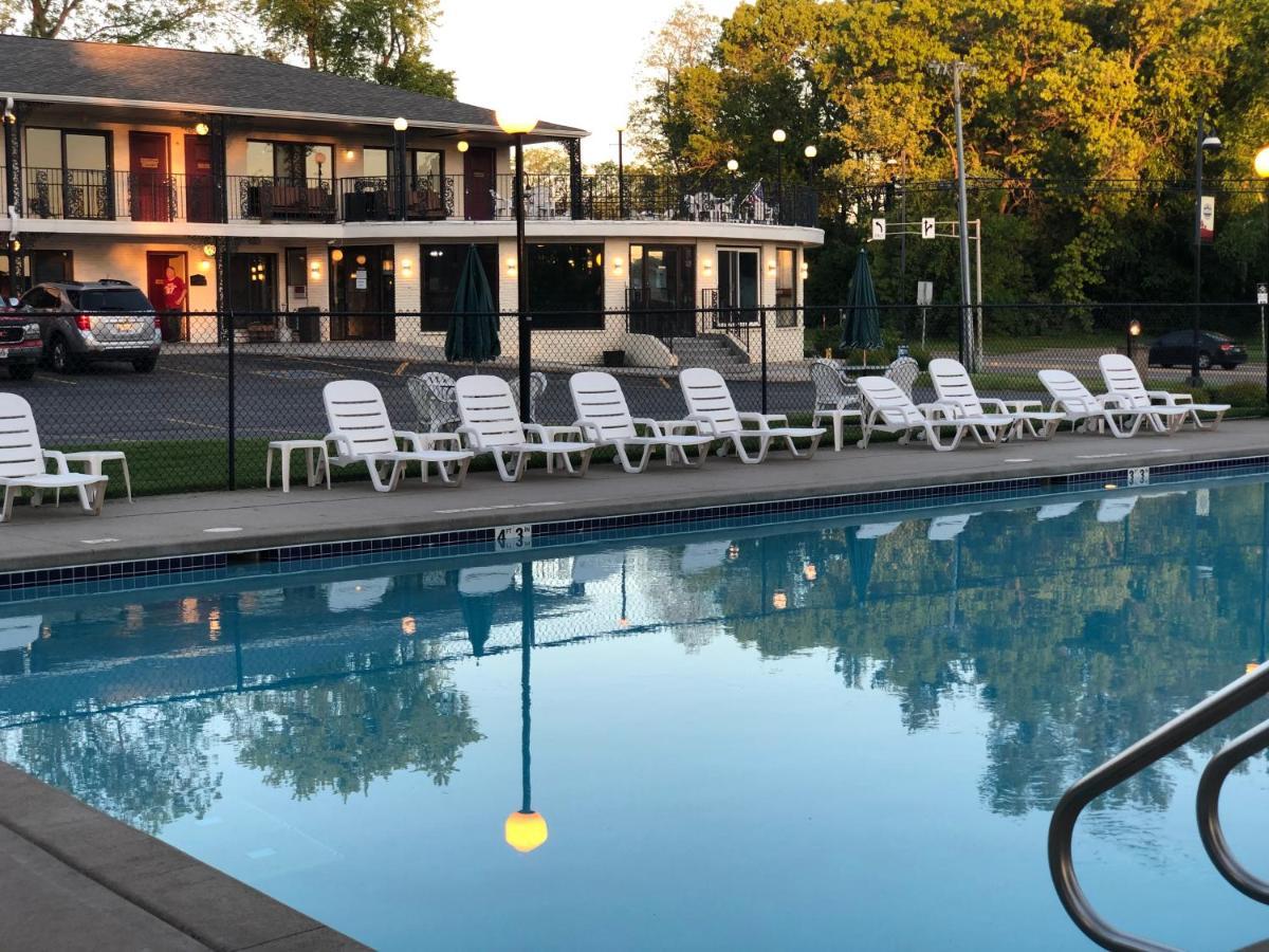 Amber'S Inn And Suites ウィスコンシン デルズ エクステリア 写真