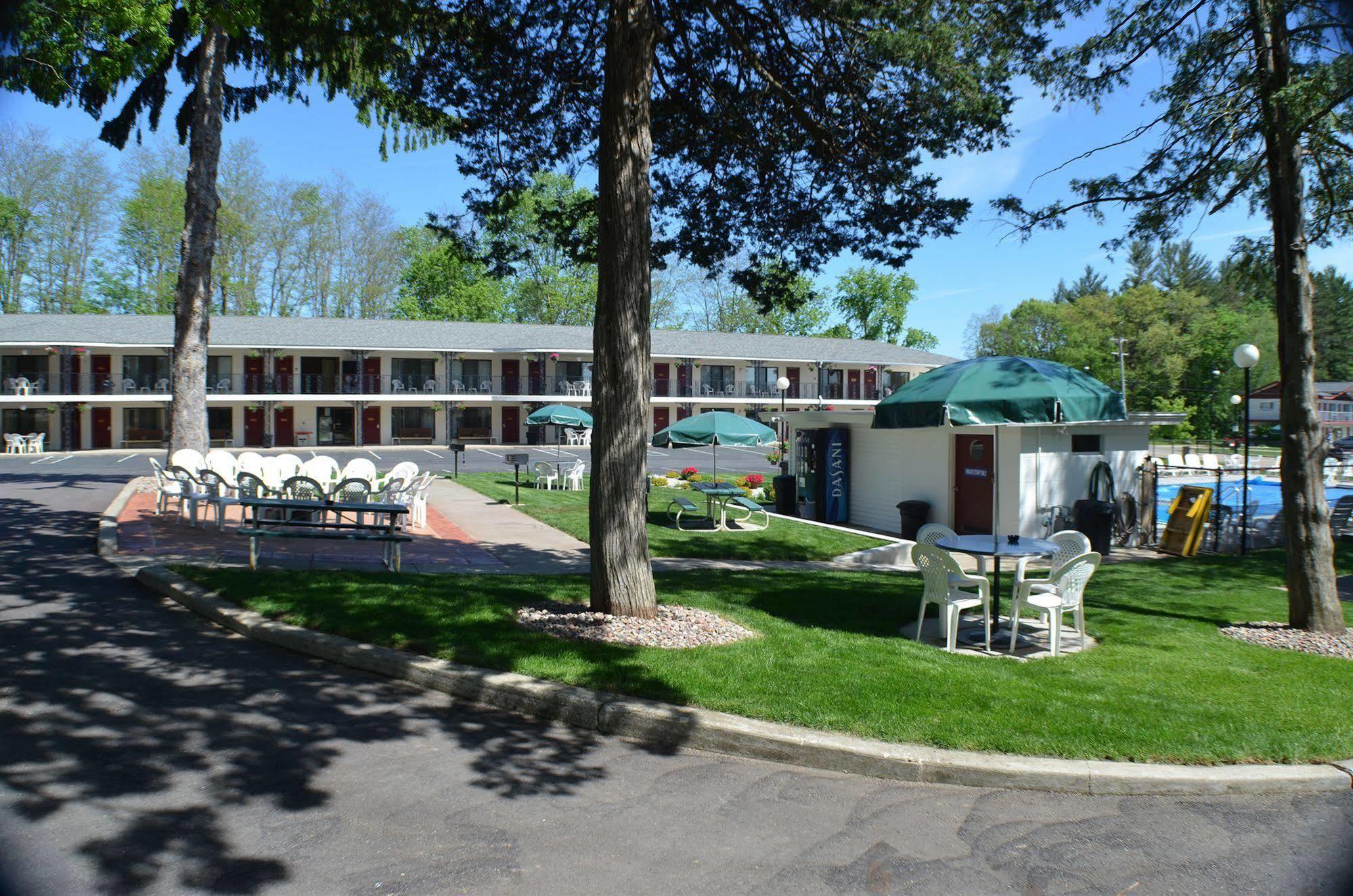 Amber'S Inn And Suites ウィスコンシン デルズ エクステリア 写真