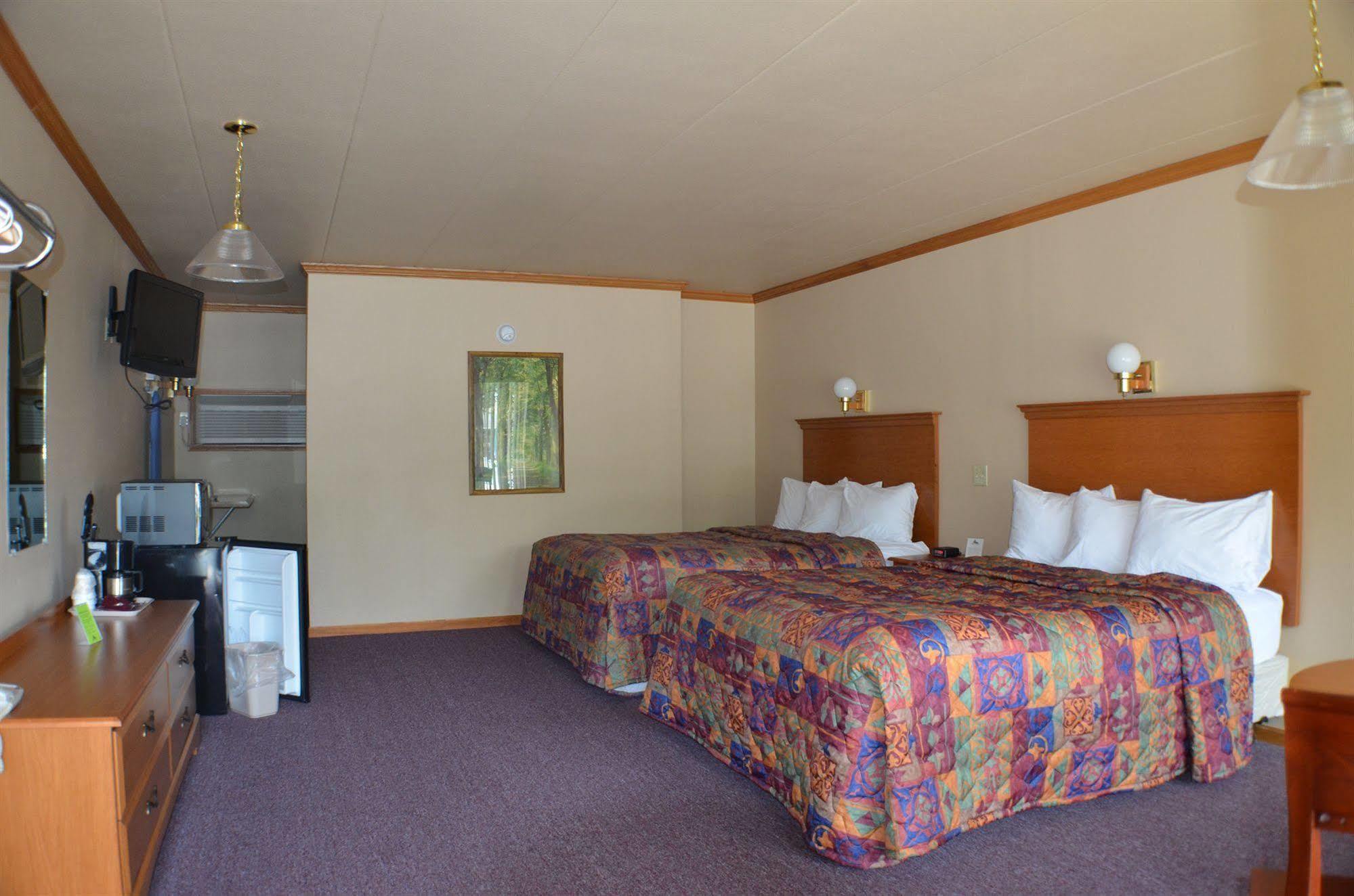Amber'S Inn And Suites ウィスコンシン デルズ エクステリア 写真